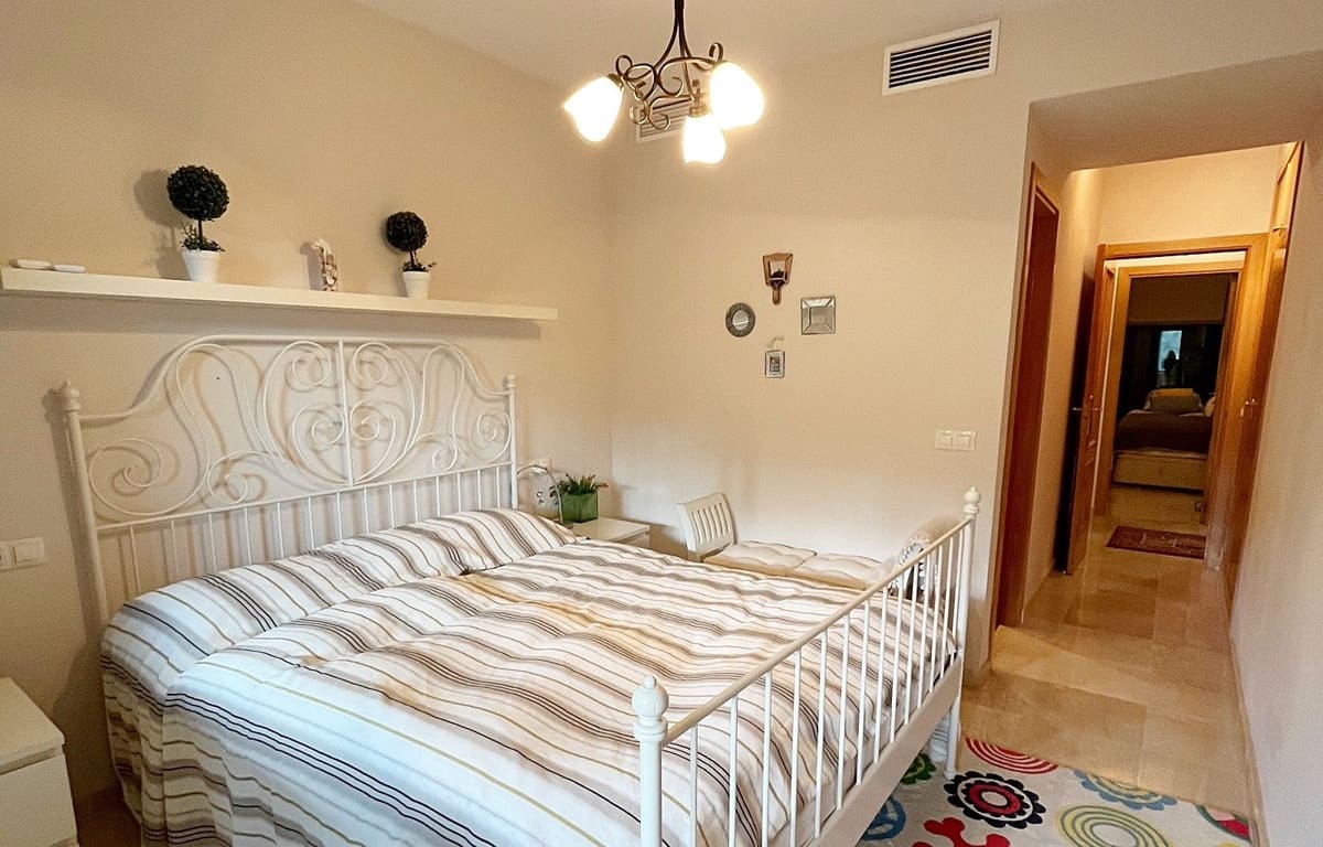 Apartamento de 2 habitaciones en Fuengirola en venta con piscina garaje - 289.000 € (Ref: 9345735)