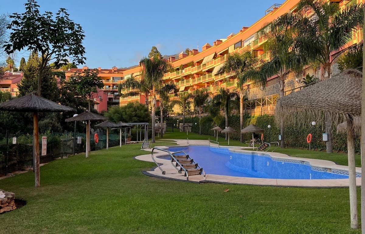 Apartamento de 2 habitaciones en Fuengirola en venta con piscina garaje - 289.000 € (Ref: 9345735)