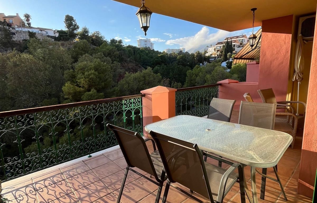 Apartamento de 2 habitaciones en Fuengirola en venta con piscina garaje - 289.000 € (Ref: 9345735)