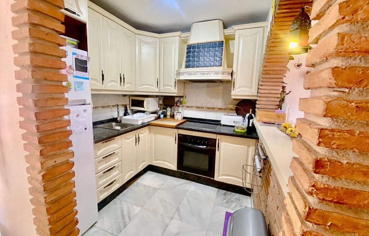 2 makuuhuone Huoneisto myytävänä paikassa Benalmadena mukana uima-altaan - 310 000 € (Ref: 9400075)