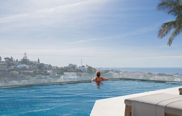 Apartamento de 2 habitaciones en Torreblanca, Fuengirola en venta con piscina garaje - 430.000 € (Ref: 9460654)