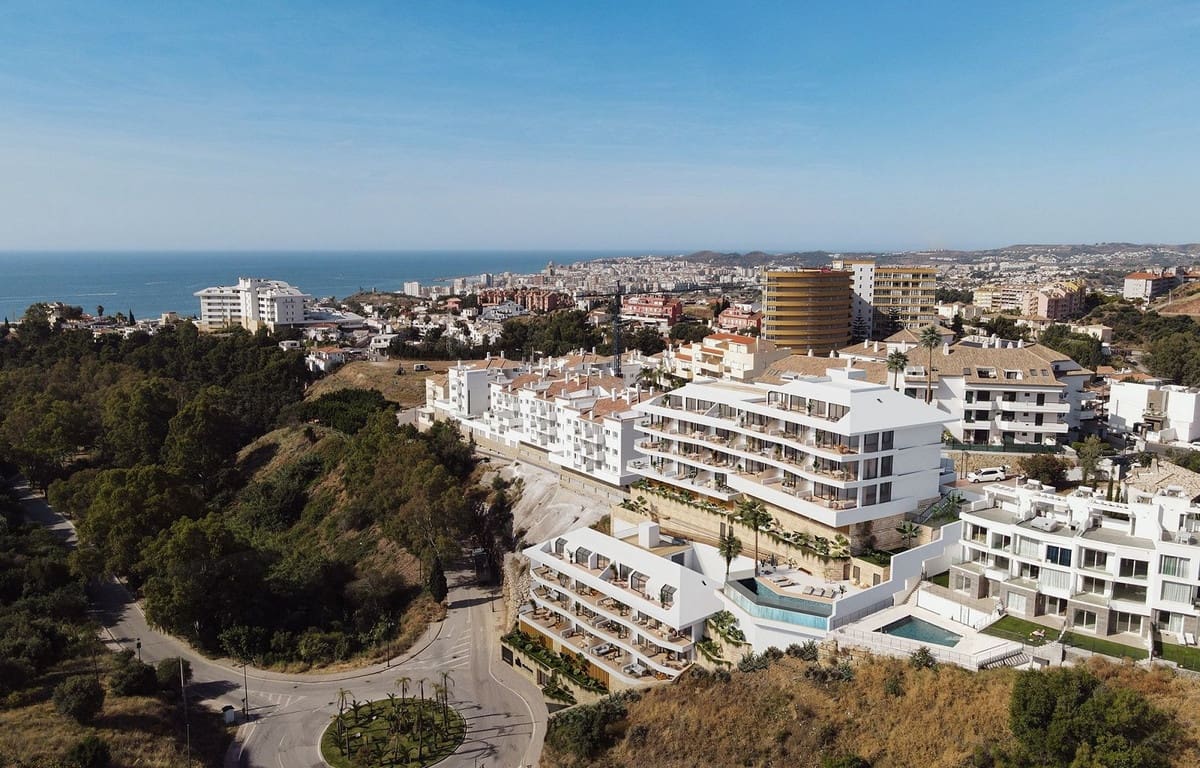 Apartamento de 2 habitaciones en Fuengirola en venta con piscina garaje - 430.000 € (Ref: 9460654)