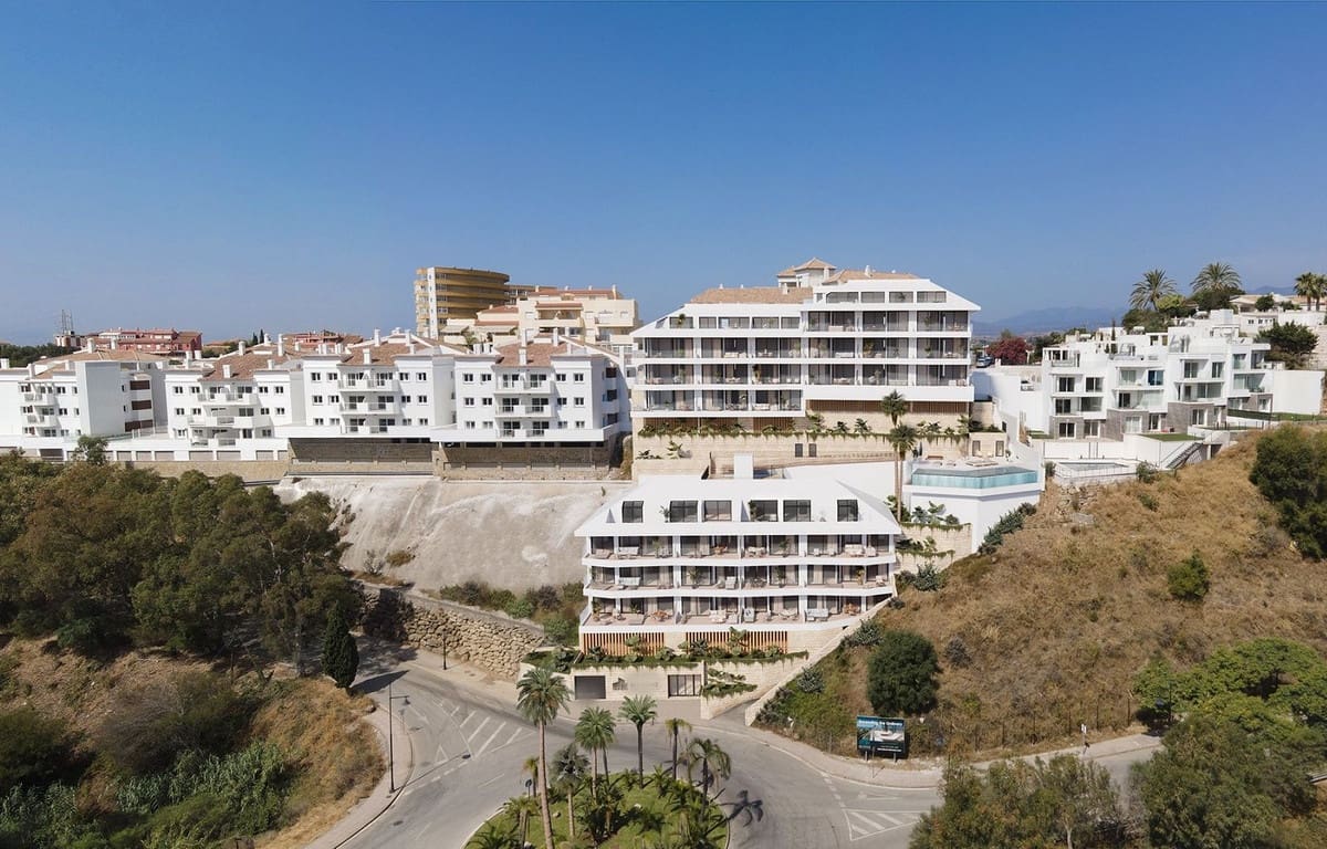 2 bedroom Apartment for sale in Fuengirola with pool garage - € 429,000 (Ref: 9460654)