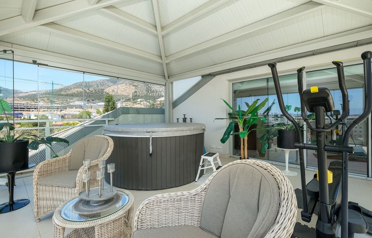 3 slaapkamer Penthouse te koop in Fuengirola met zwembad garage - € 1.098.000 (Ref: 9485439)