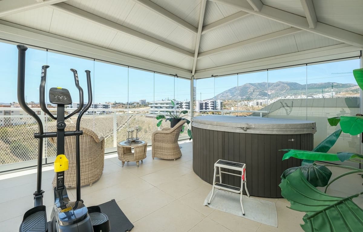 3 slaapkamer Penthouse te koop in Fuengirola met zwembad garage - € 1.098.000 (Ref: 9485439)