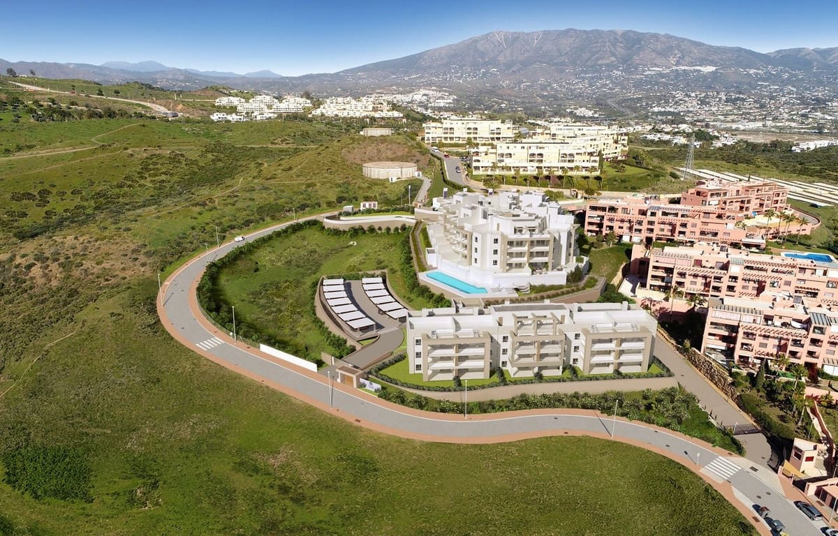2 bedroom Apartment for sale in Mijas Costa with pool garage - € 414,000 (Ref: 9528908)