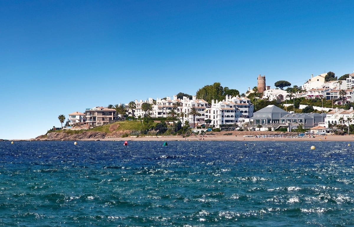 2 bedroom Apartment for sale in Mijas Costa with pool garage - € 414,000 (Ref: 9528908)