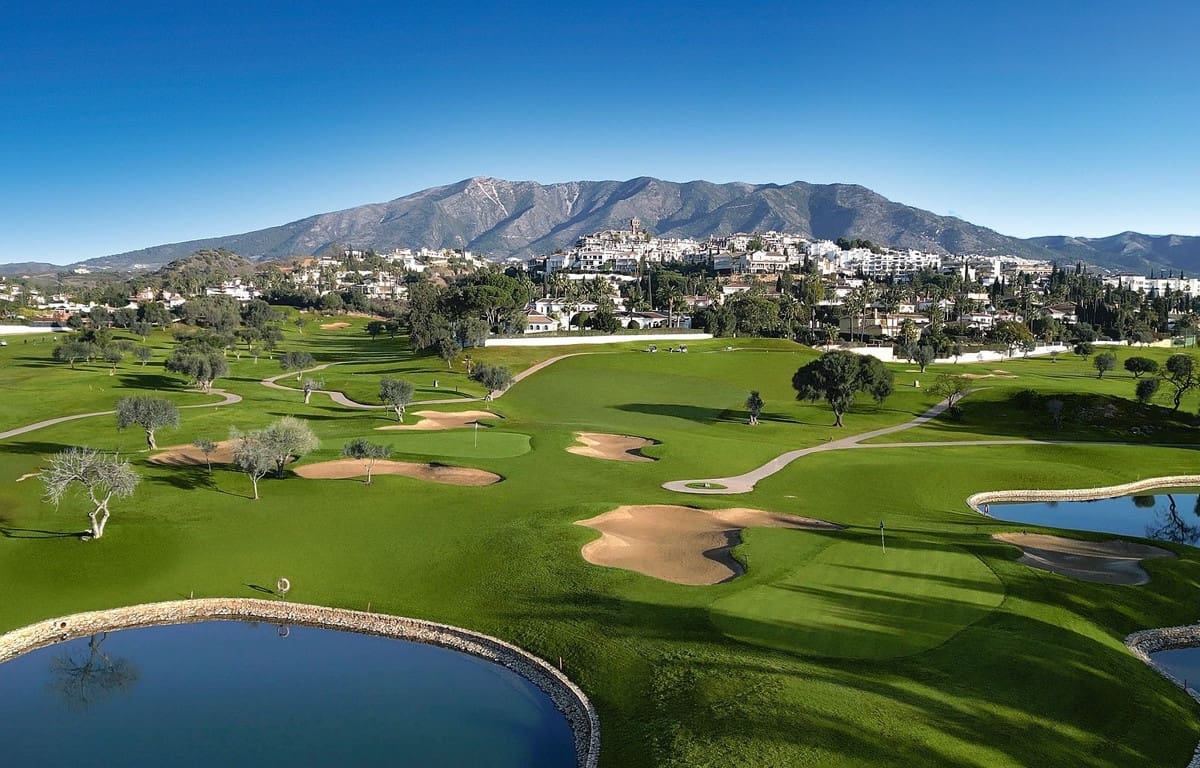 2 bedroom Apartment for sale in Mijas Costa with pool garage - € 414,000 (Ref: 9528908)