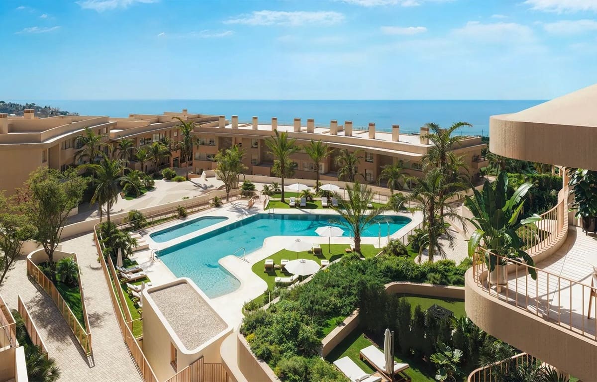 Apartamento de 2 habitaciones en Fuengirola en venta con piscina garaje - 449.000 € (Ref: 9550111)