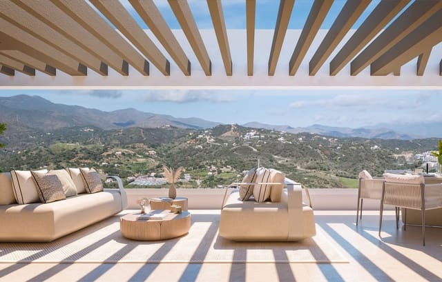 Apartamento de 2 habitaciones en Centro, Estepona en venta con piscina garaje - 570.000 € (Ref: 9558983)