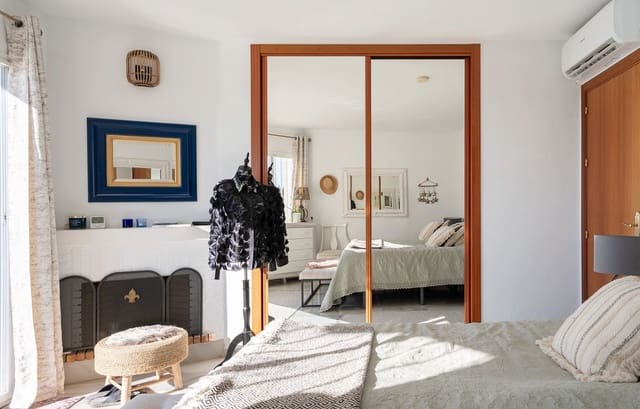 3 soverom Hus til salgs i Calahonda, Mijas med svømmebasseng garasje - € 590 000 (Ref: 9654228)