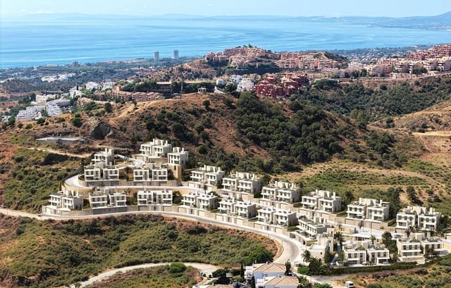 4 soverom Kjedet enebolig til salgs i La Cala de Mijas, Mijas med svømmebasseng garasje - € 990 000 (Ref: 9709177)