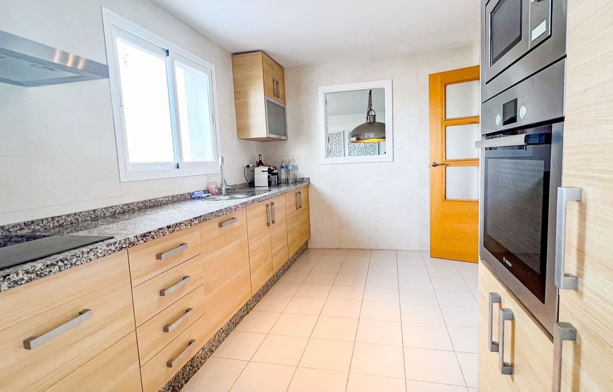 2 soverom Leilighet til salgs i La Mairena med svømmebasseng garasje - € 399 000 (Ref: 9809830)