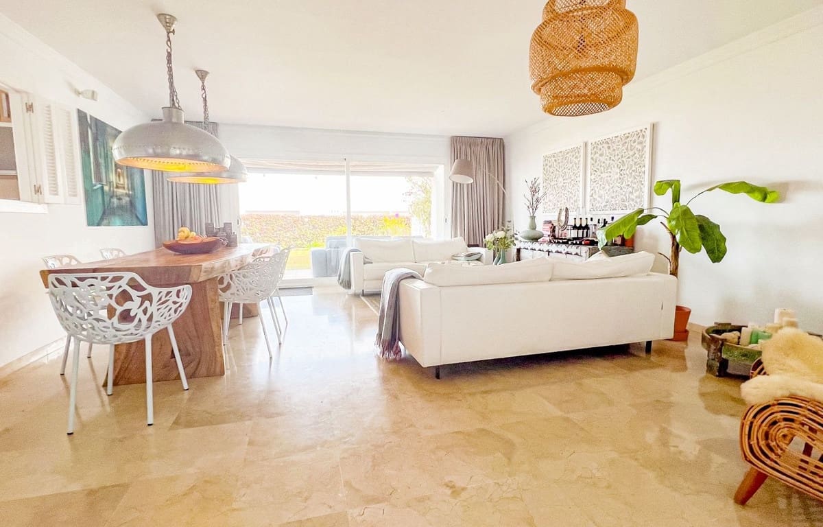 2 soverom Leilighet til salgs i La Mairena med svømmebasseng garasje - € 399 000 (Ref: 9809830)