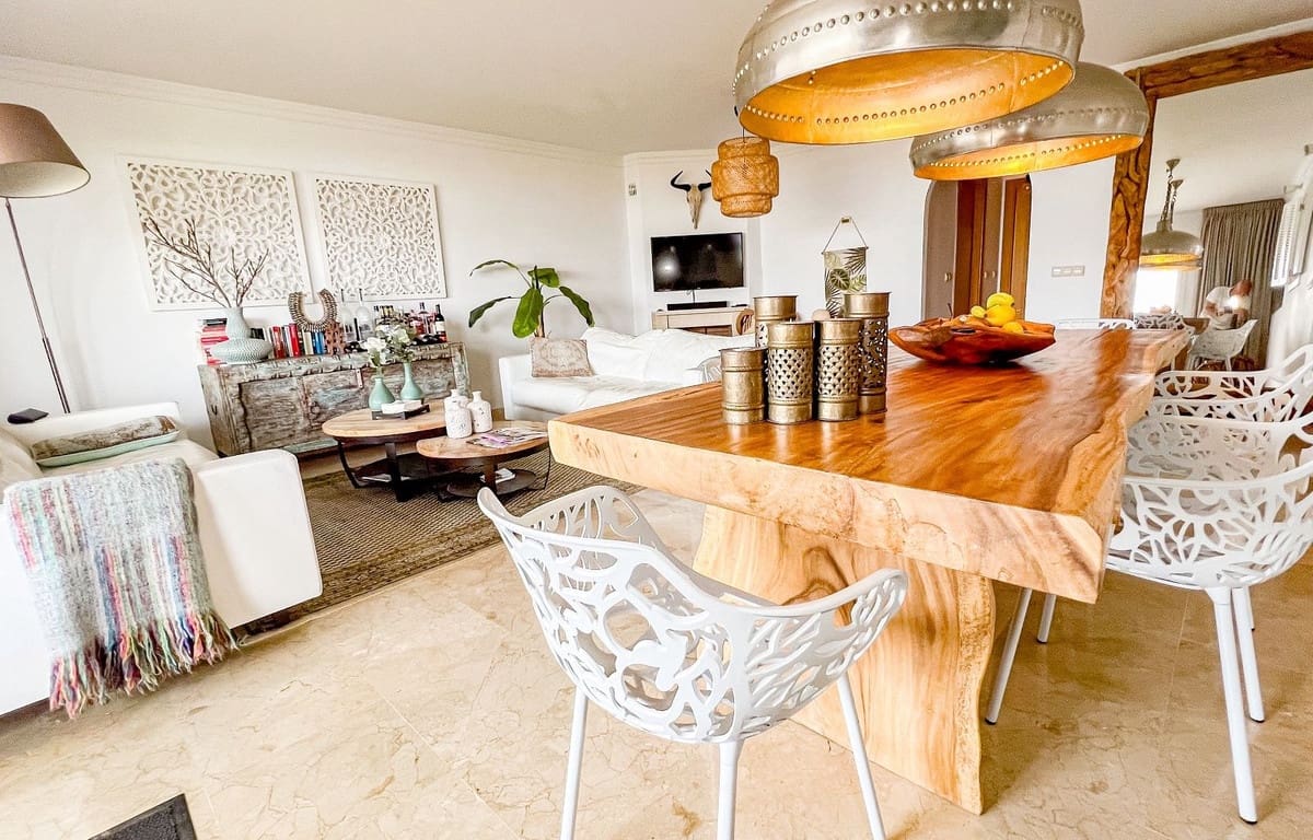 2 soverom Leilighet til salgs i La Mairena med svømmebasseng garasje - € 399 000 (Ref: 9809830)