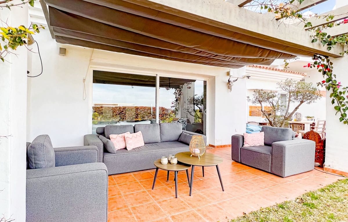 2 soverom Leilighet til salgs i La Mairena med svømmebasseng garasje - € 399 000 (Ref: 9809830)