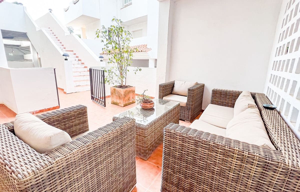 2 soverom Leilighet til salgs i La Mairena med svømmebasseng garasje - € 399 000 (Ref: 9809830)
