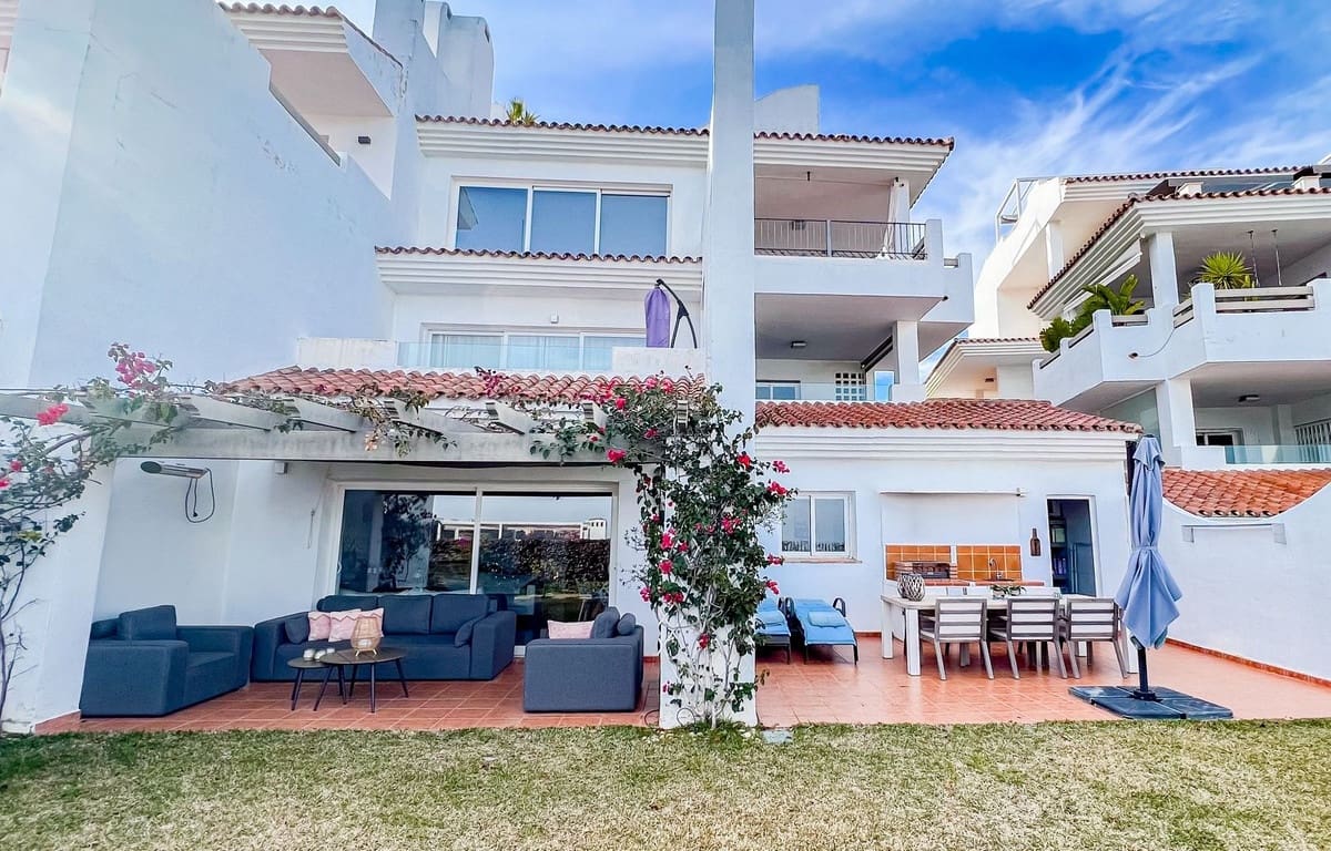 2 soverom Leilighet til salgs i La Mairena med svømmebasseng garasje - € 399 000 (Ref: 9809830)