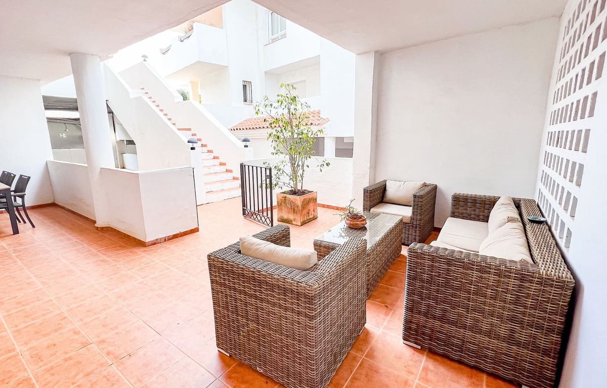 2 soverom Leilighet til salgs i La Mairena med svømmebasseng garasje - € 399 000 (Ref: 9809830)