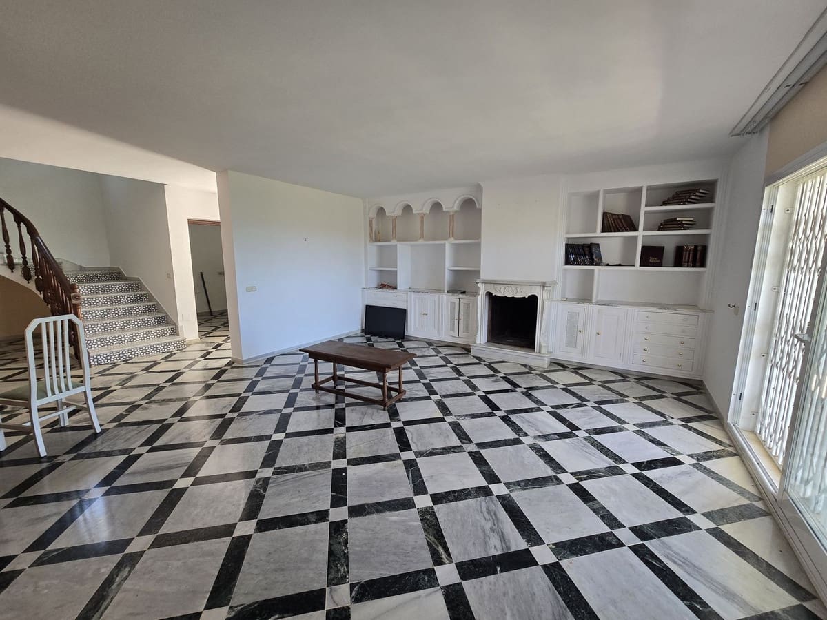 5 bedroom Villa for sale in Torrenueva with pool garage - € 1,230,000 (Ref: 10048109)