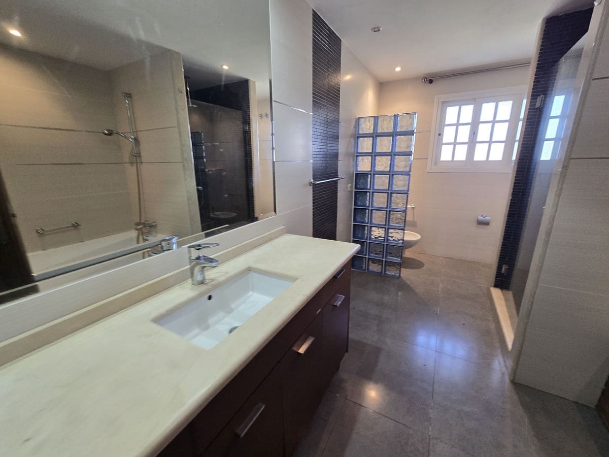 5 bedroom Villa for sale in Torrenueva with pool garage - € 1,230,000 (Ref: 10048109)