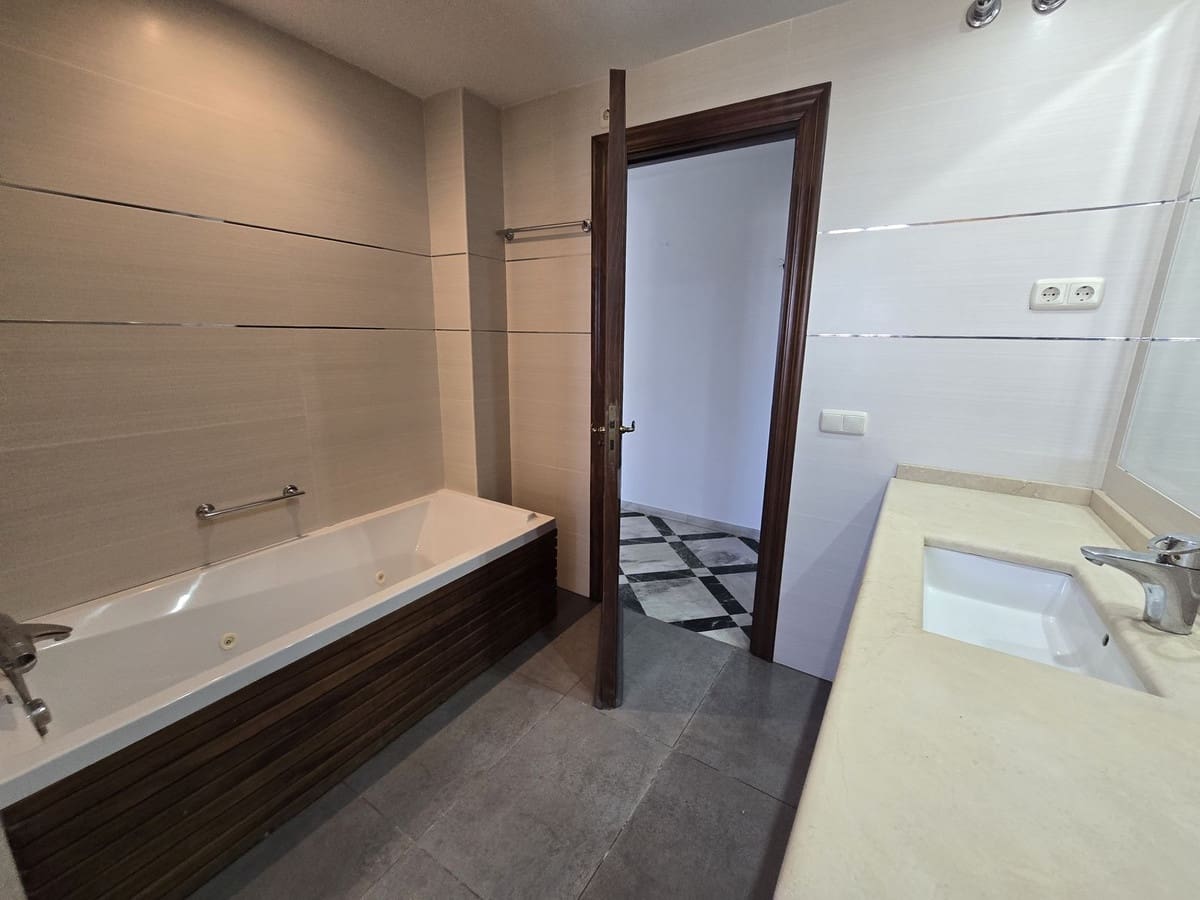 5 bedroom Villa for sale in Torrenueva with pool garage - € 1,230,000 (Ref: 10048109)