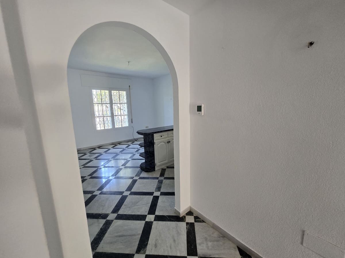 5 bedroom Villa for sale in Torrenueva with pool garage - € 1,230,000 (Ref: 10048109)