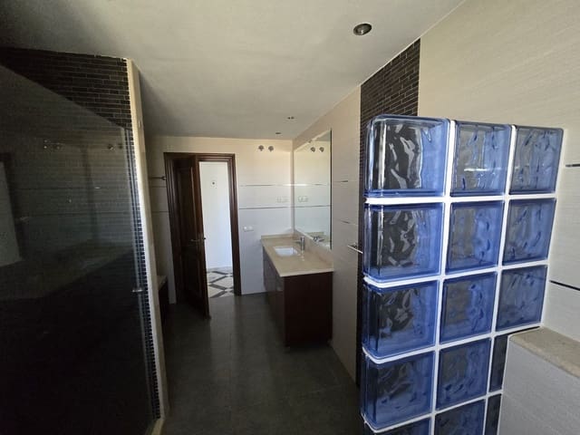 5 bedroom Villa for sale in Torrenueva, Mijas with pool garage - € 1,230,000 (Ref: 10048109)