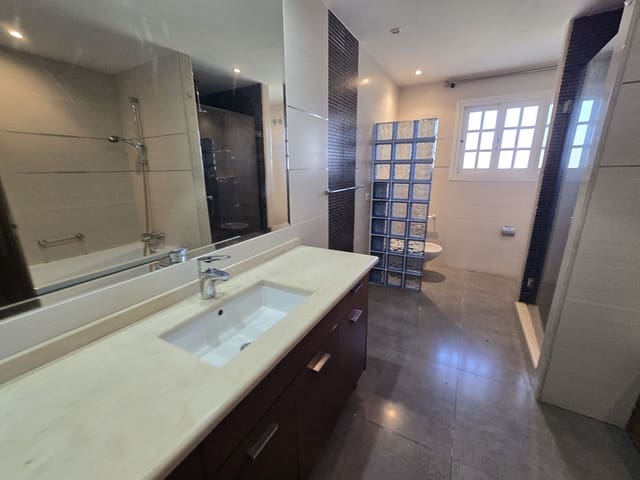 5 bedroom Villa for sale in Torrenueva, Mijas with pool garage - € 1,230,000 (Ref: 10048109)