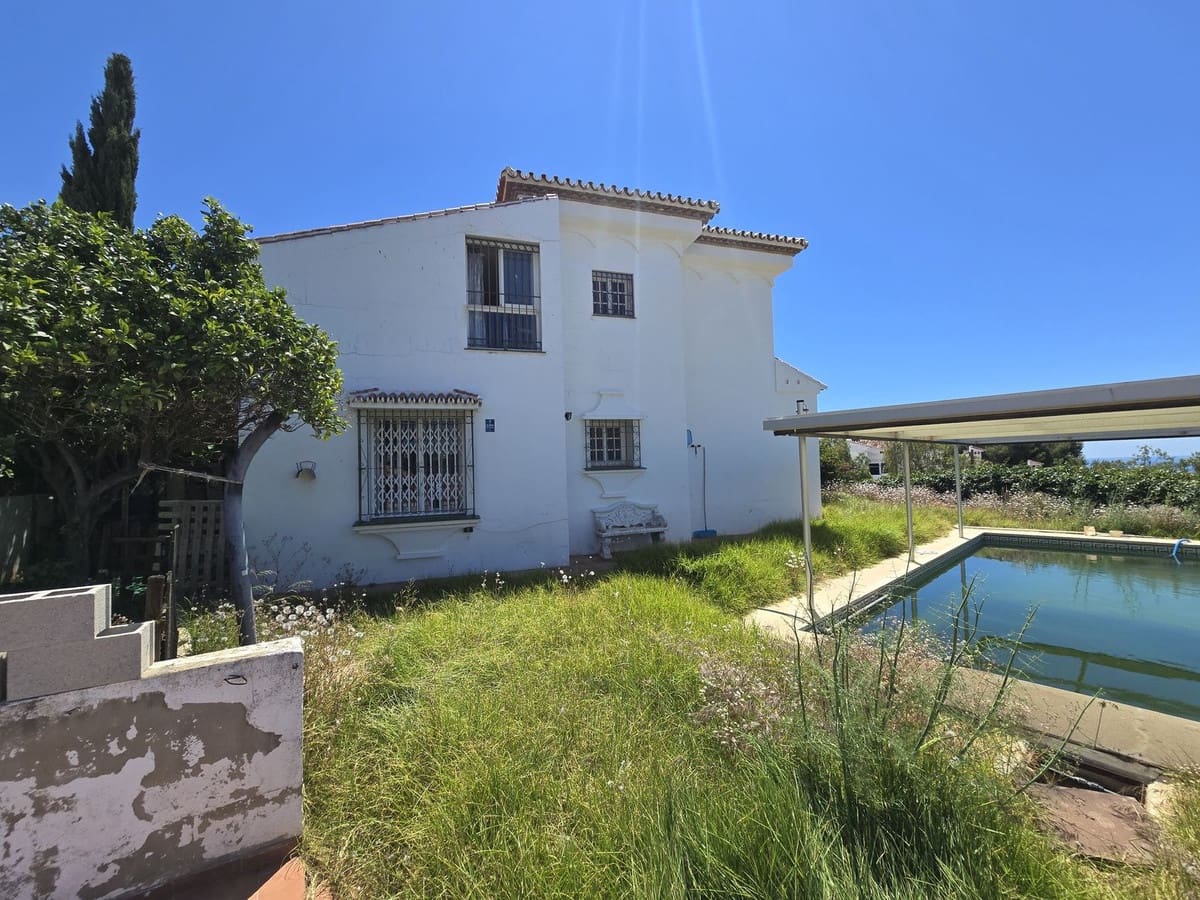 5 bedroom Villa for sale in Torrenueva with pool garage - € 1,230,000 (Ref: 10048109)
