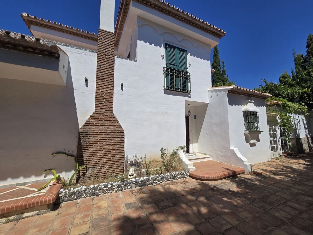 5 bedroom Villa for sale in Torrenueva with pool garage - € 1,230,000 (Ref: 10048109)