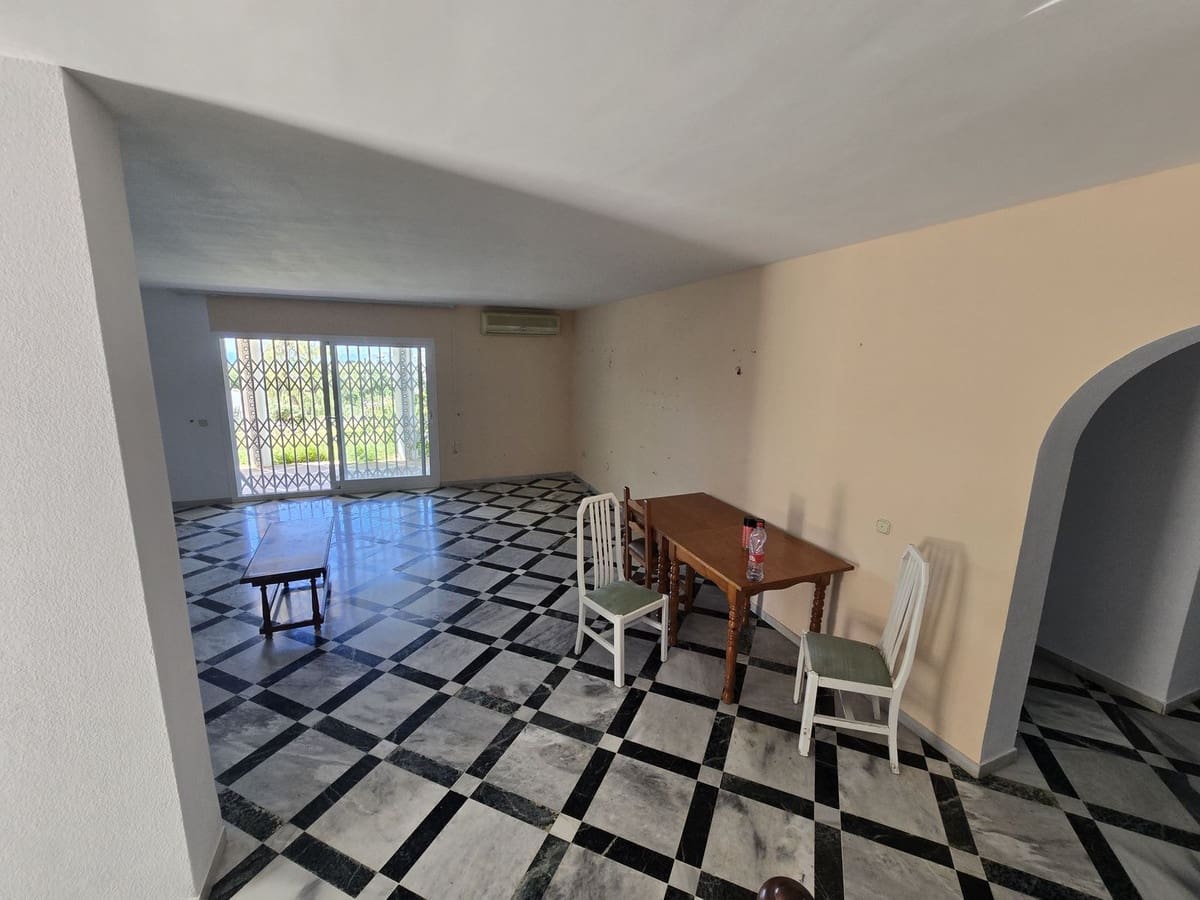 5 bedroom Villa for sale in Torrenueva with pool garage - € 1,230,000 (Ref: 10048109)