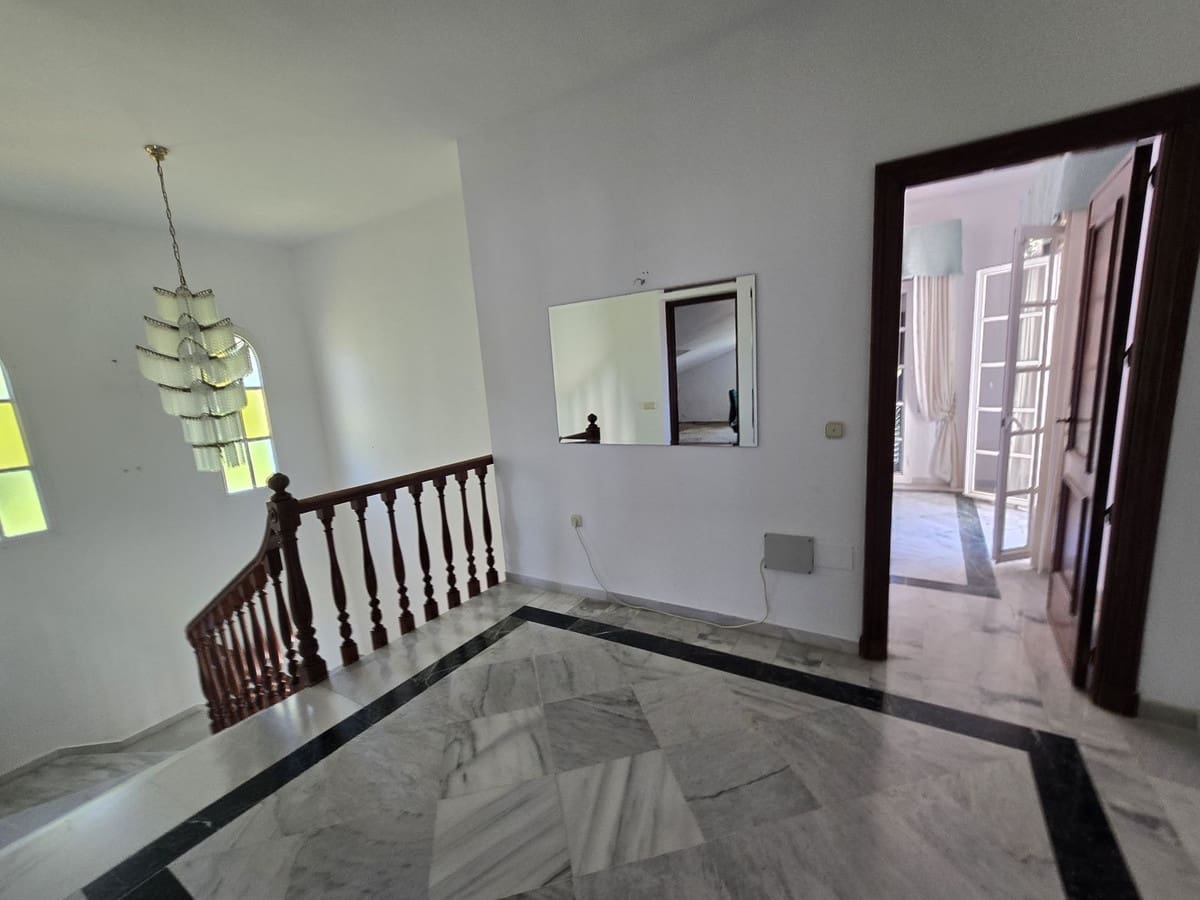 5 bedroom Villa for sale in Torrenueva with pool garage - € 1,230,000 (Ref: 10048109)