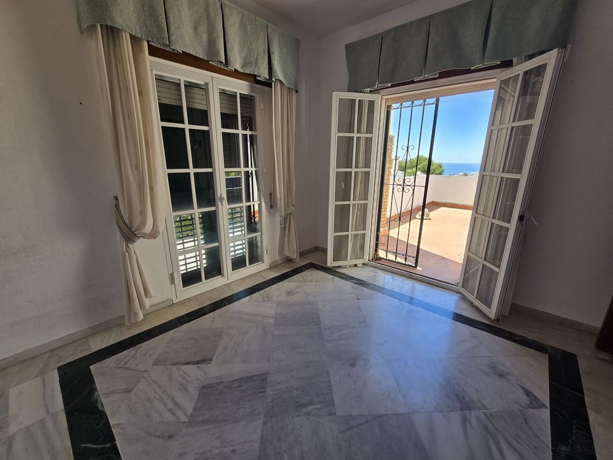 5 bedroom Villa for sale in Torrenueva with pool garage - € 1,230,000 (Ref: 10048109)