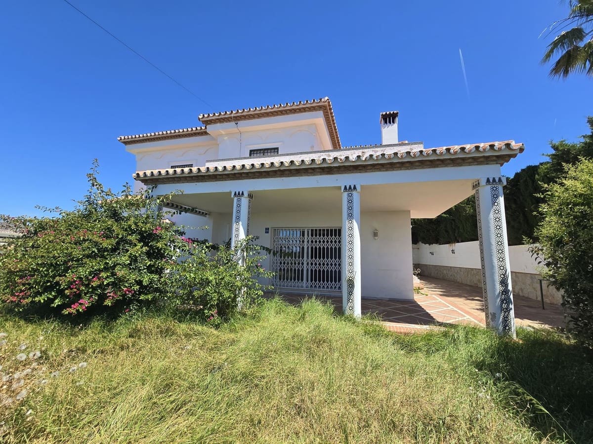 5 bedroom Villa for sale in Torrenueva with pool garage - € 1,230,000 (Ref: 10048109)