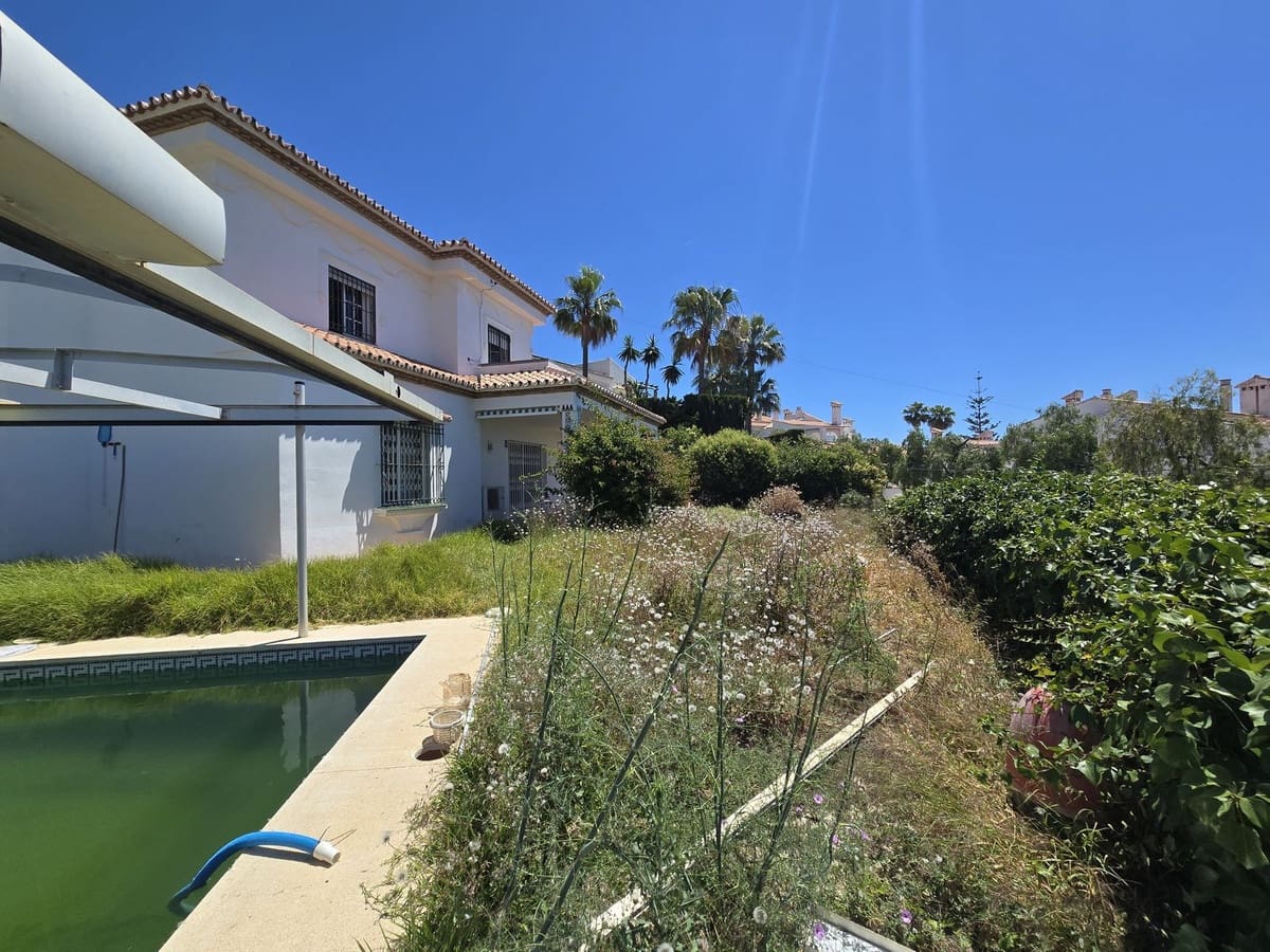 5 bedroom Villa for sale in Torrenueva with pool garage - € 1,230,000 (Ref: 10048109)