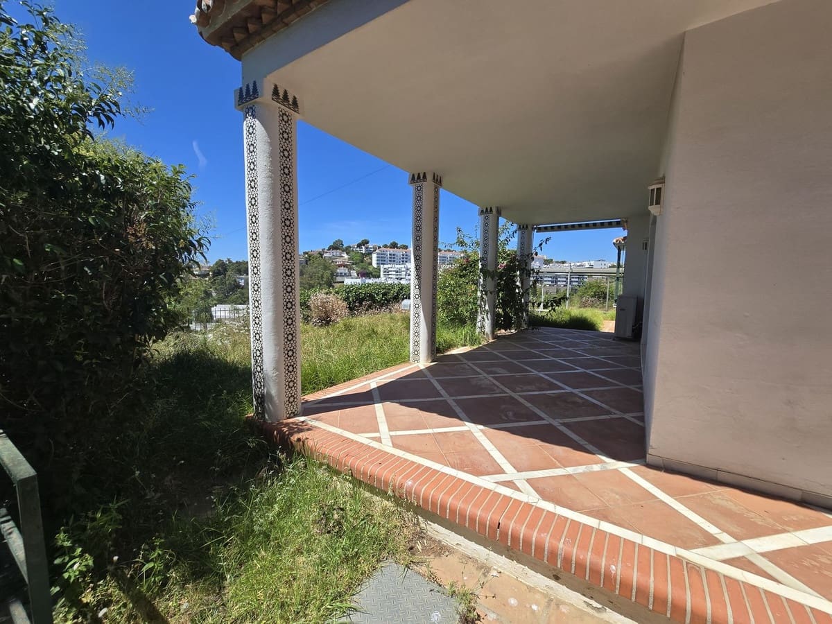 5 bedroom Villa for sale in Torrenueva with pool garage - € 1,230,000 (Ref: 10048109)
