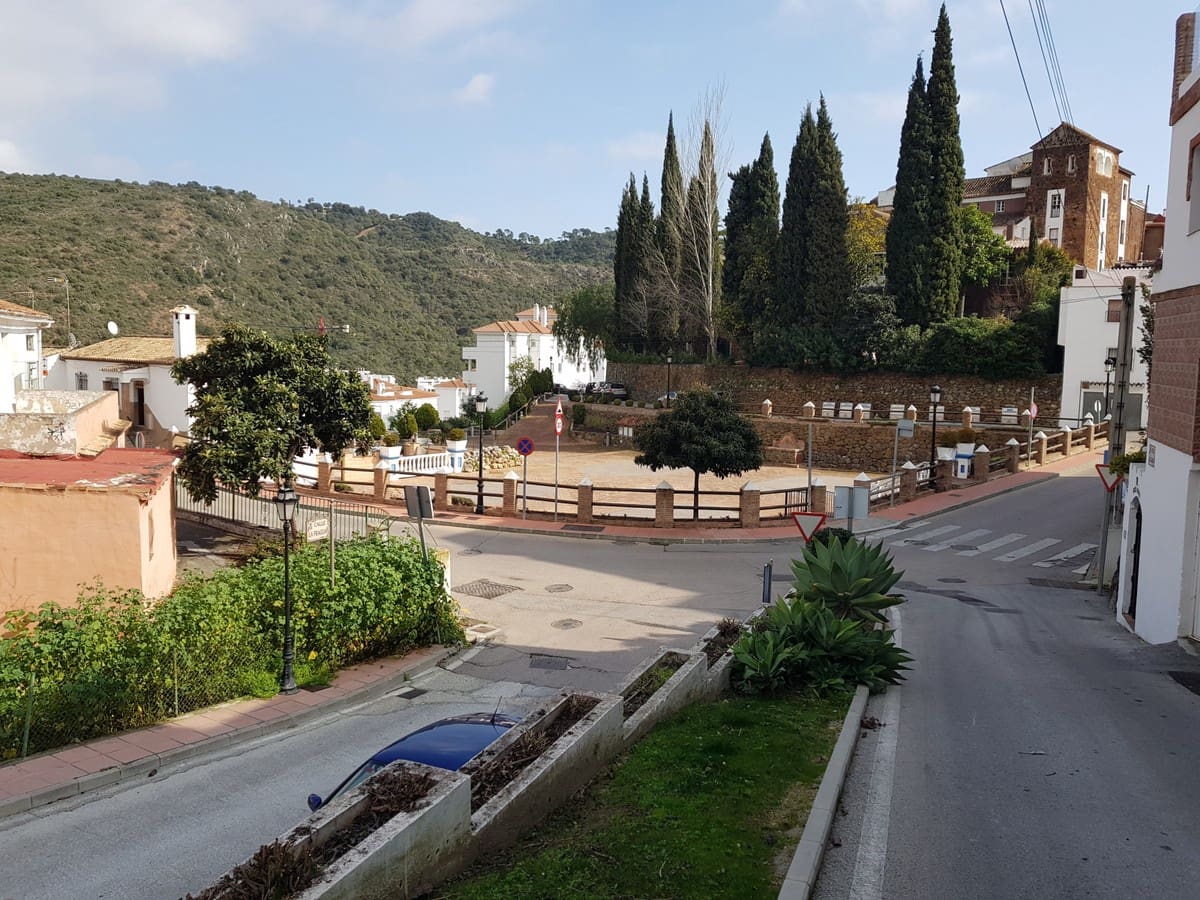 14 soveværelse Erhverv til salg i Benahavis med garage - € 520.000 (Ref: 5123332)