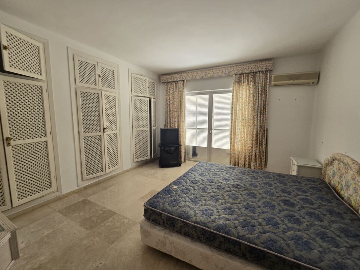 6 bedroom Villa for sale in Marbella with pool garage - € 3,200,000 (Ref: 8583331)