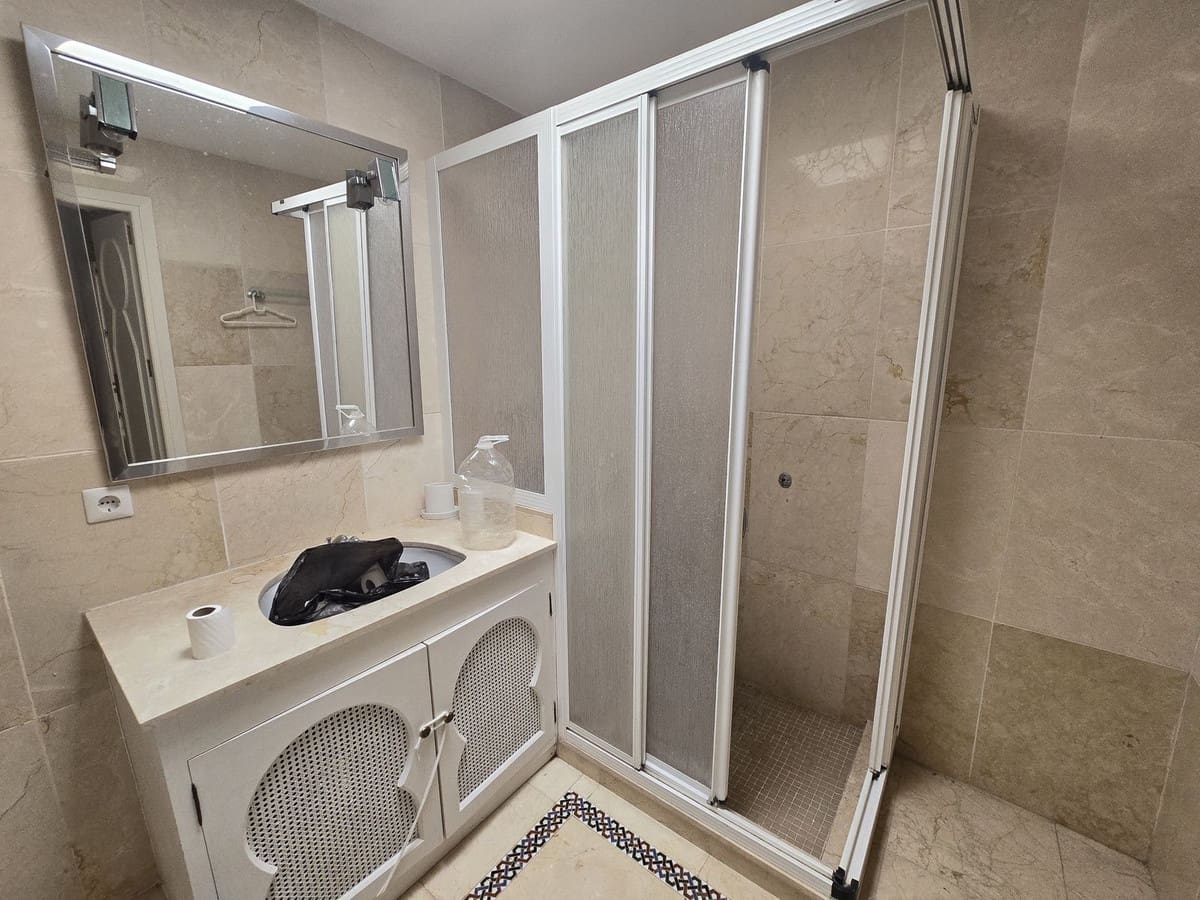 6 bedroom Villa for sale in Marbella with pool garage - € 3,200,000 (Ref: 8583331)