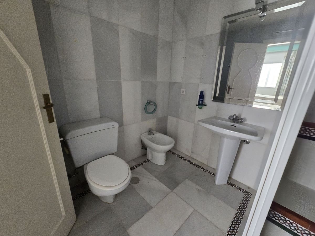 6 bedroom Villa for sale in Marbella with pool garage - € 3,200,000 (Ref: 8583331)