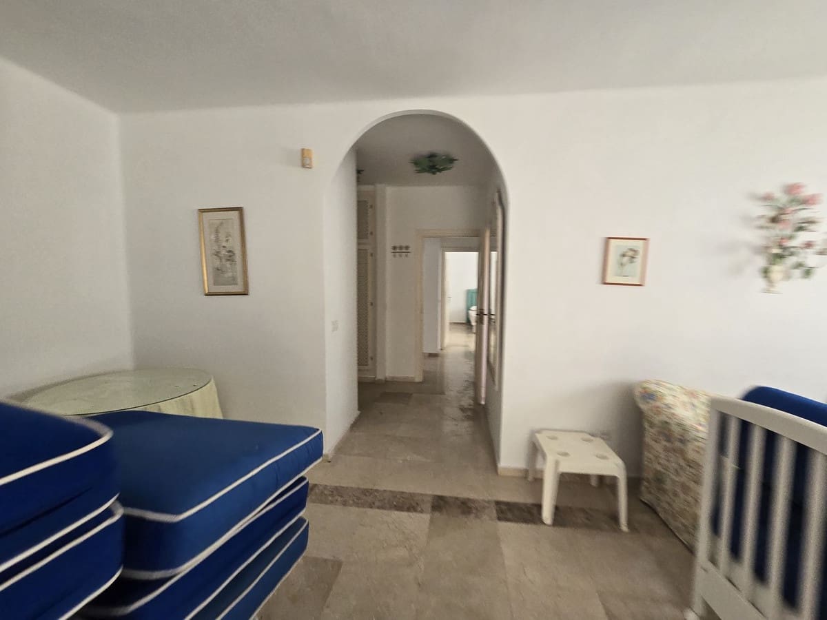 6 bedroom Villa for sale in Marbella with pool garage - € 3,200,000 (Ref: 8583331)