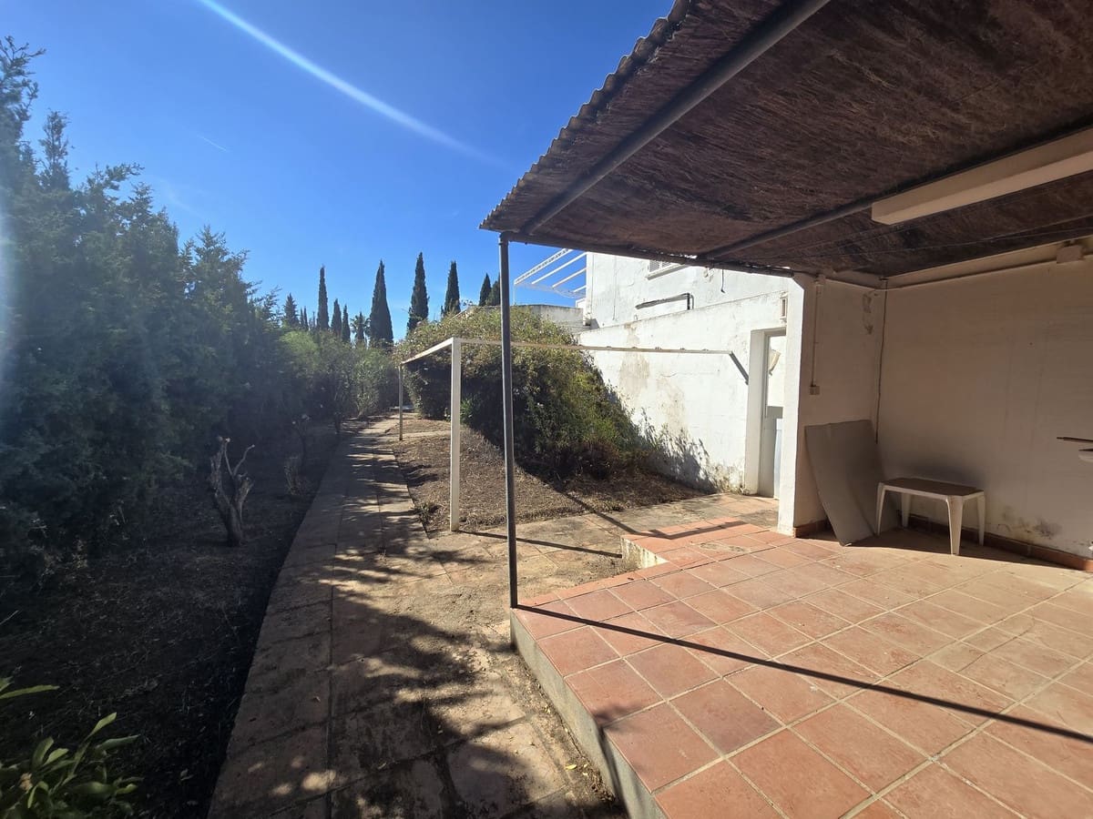 6 bedroom Villa for sale in Marbella with pool garage - € 3,200,000 (Ref: 8583331)