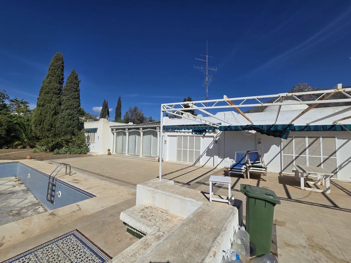 6 bedroom Villa for sale in Marbella with pool garage - € 3,200,000 (Ref: 8583331)