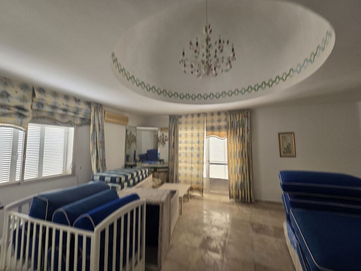 6 bedroom Villa for sale in Marbella with pool garage - € 3,200,000 (Ref: 8583331)