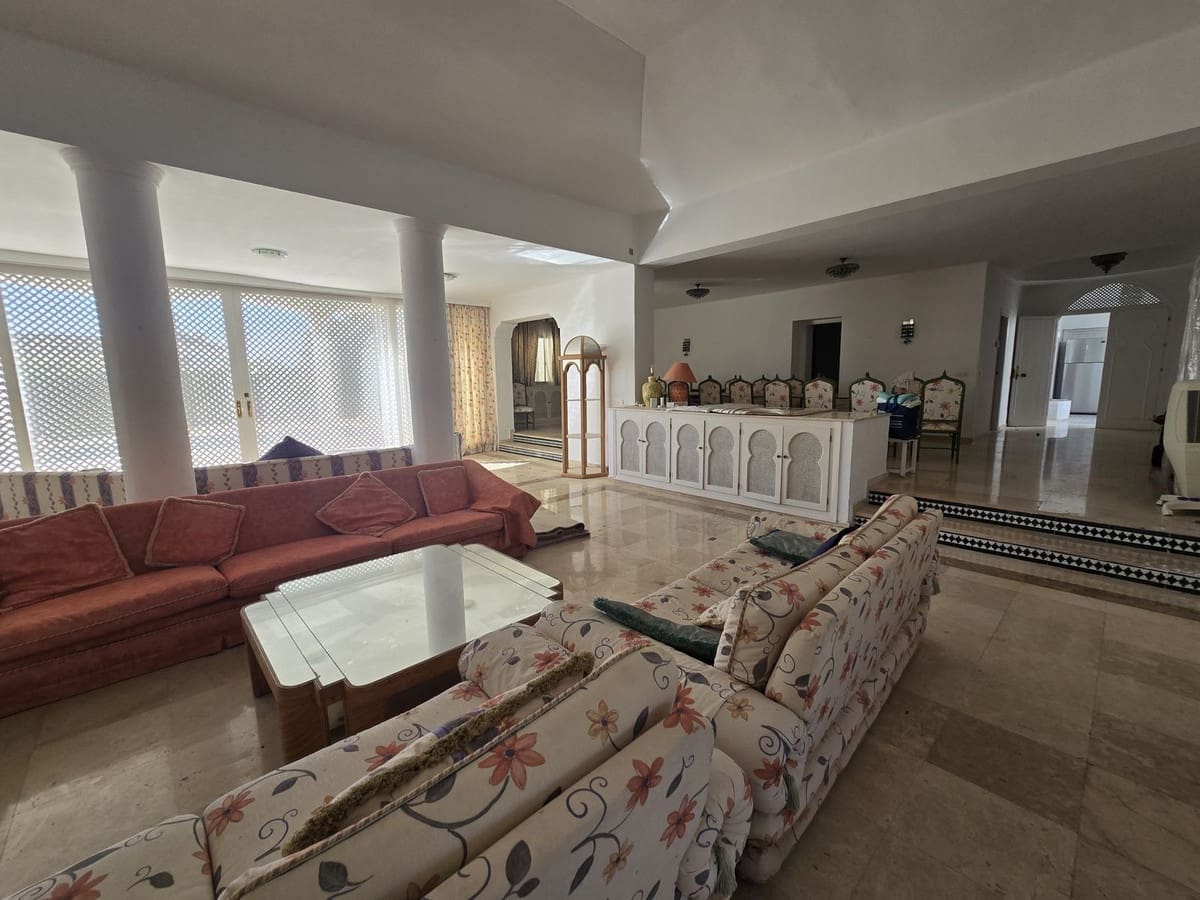 6 bedroom Villa for sale in Marbella with pool garage - € 3,200,000 (Ref: 8583331)