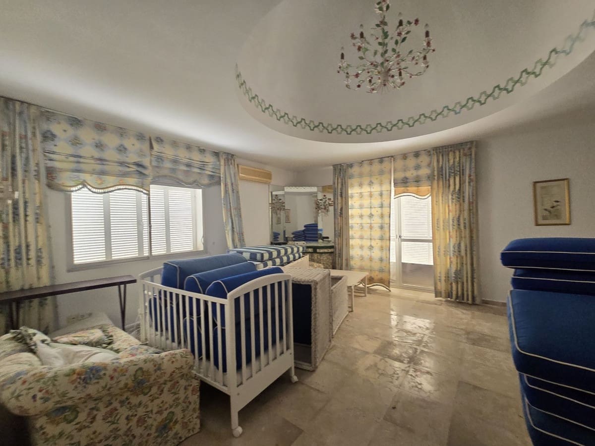 6 bedroom Villa for sale in Marbella with pool garage - € 3,200,000 (Ref: 8583331)