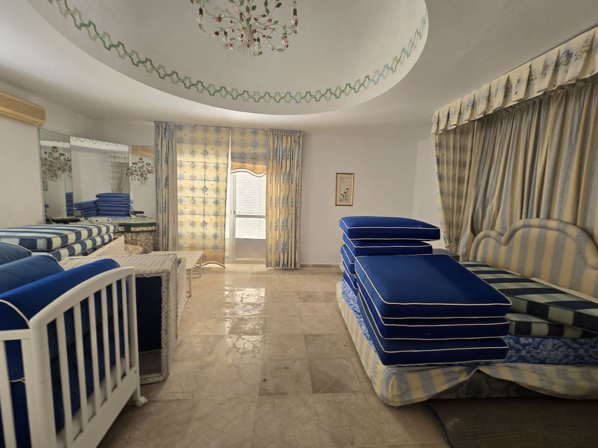 6 bedroom Villa for sale in Marbella with pool garage - € 3,200,000 (Ref: 8583331)