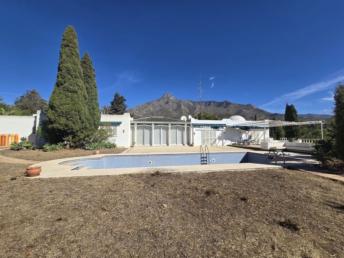 6 bedroom Villa for sale in Marbella with pool garage - € 3,200,000 (Ref: 8583331)