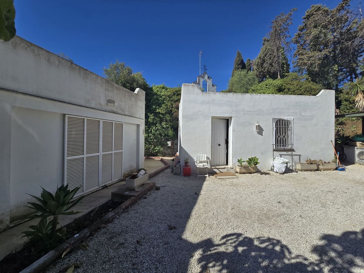 6 bedroom Villa for sale in Marbella with pool garage - € 3,200,000 (Ref: 8583331)